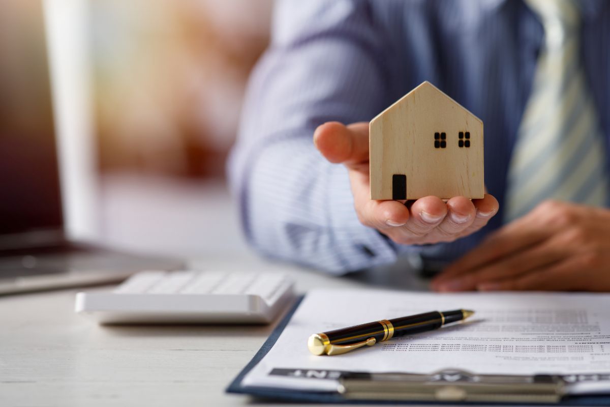Closing table at a real estate transaction